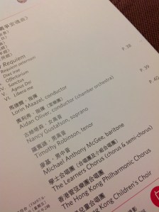 每位演出者旁邊都列出個人介紹所在頁數，唯獨Aidan Oliver沒有